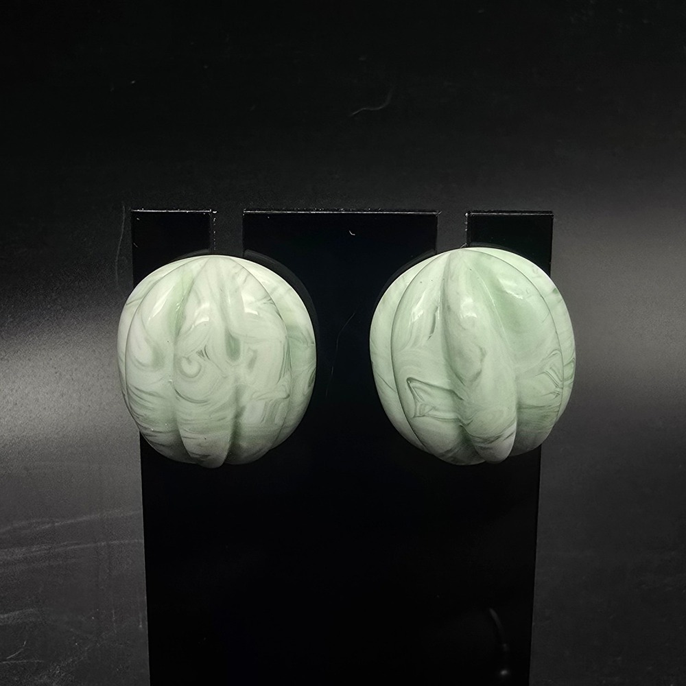 Avon 1988 Burst of Spring Green Earrings Plastic Post Stud Ribbed Vintage